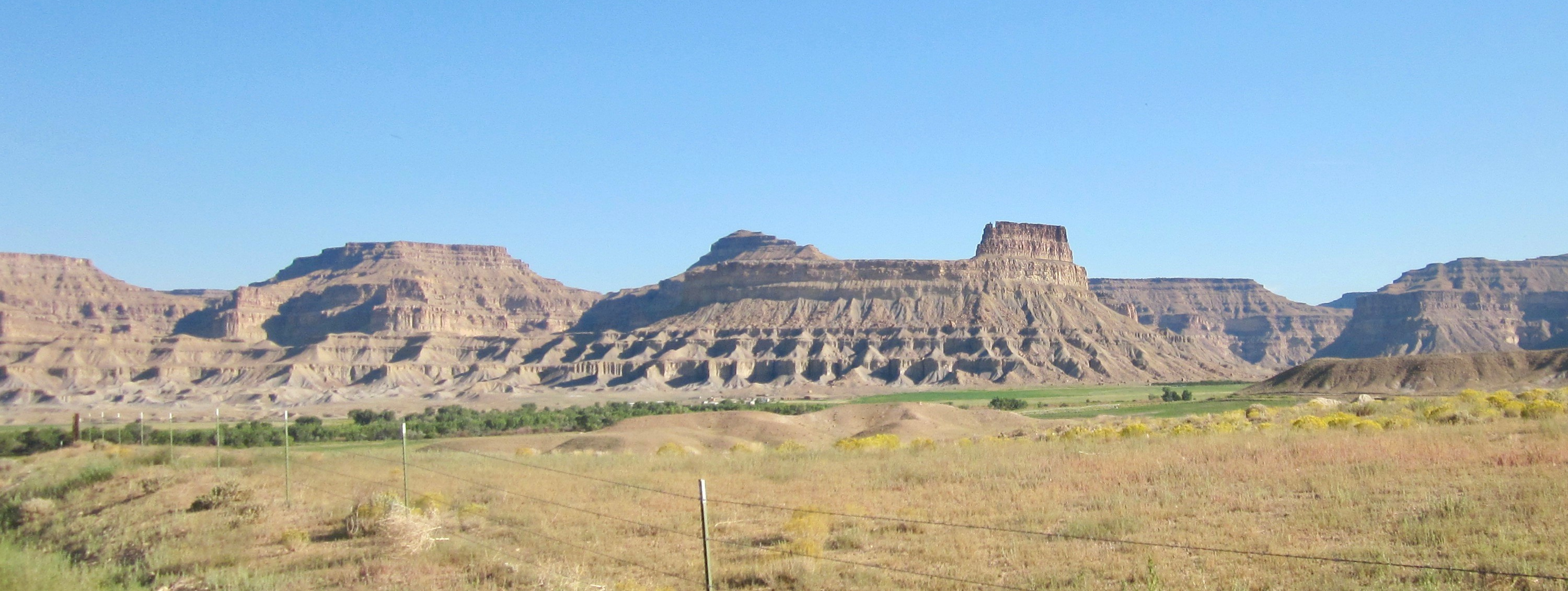 Book Cliffs - "Battleship"